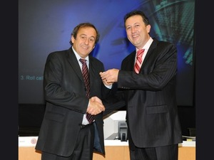 Legendary Michel Platini gives gold badge to Atanas Fournadzhiev