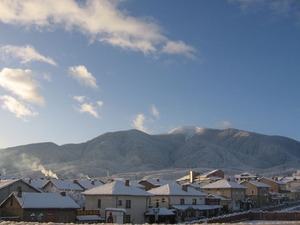 The picturesque town of Bansko. Photo by Graham Chastney